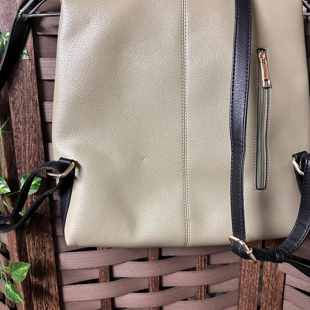 Backpack - Picture 12 of 13